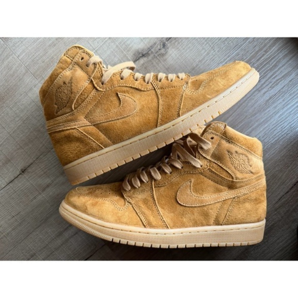 Jordan Air Jordan 1 Retro High OG Wheat Golden Harvest Suede Sneaker size 11